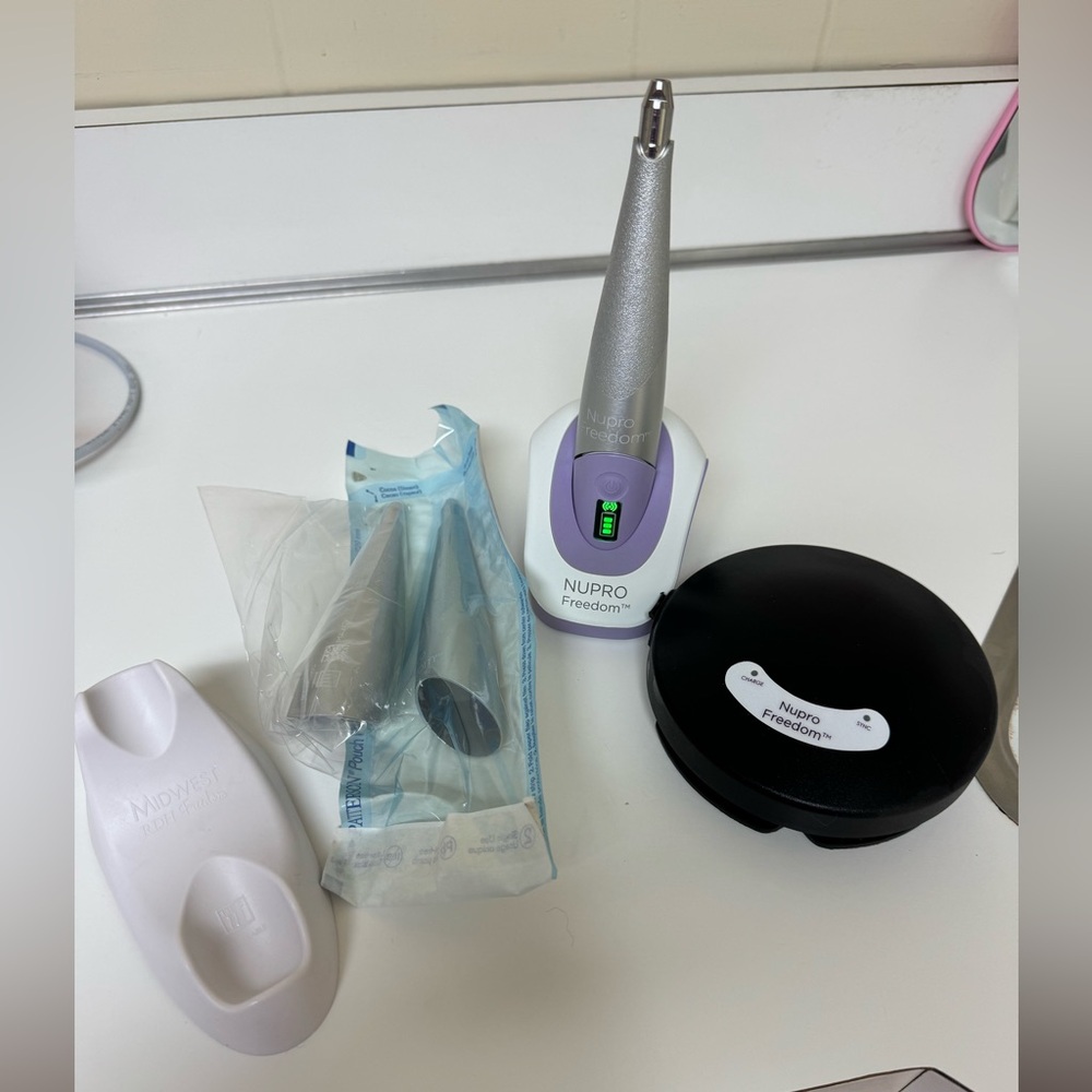 NUPRO Freedom Cordless Handpiece